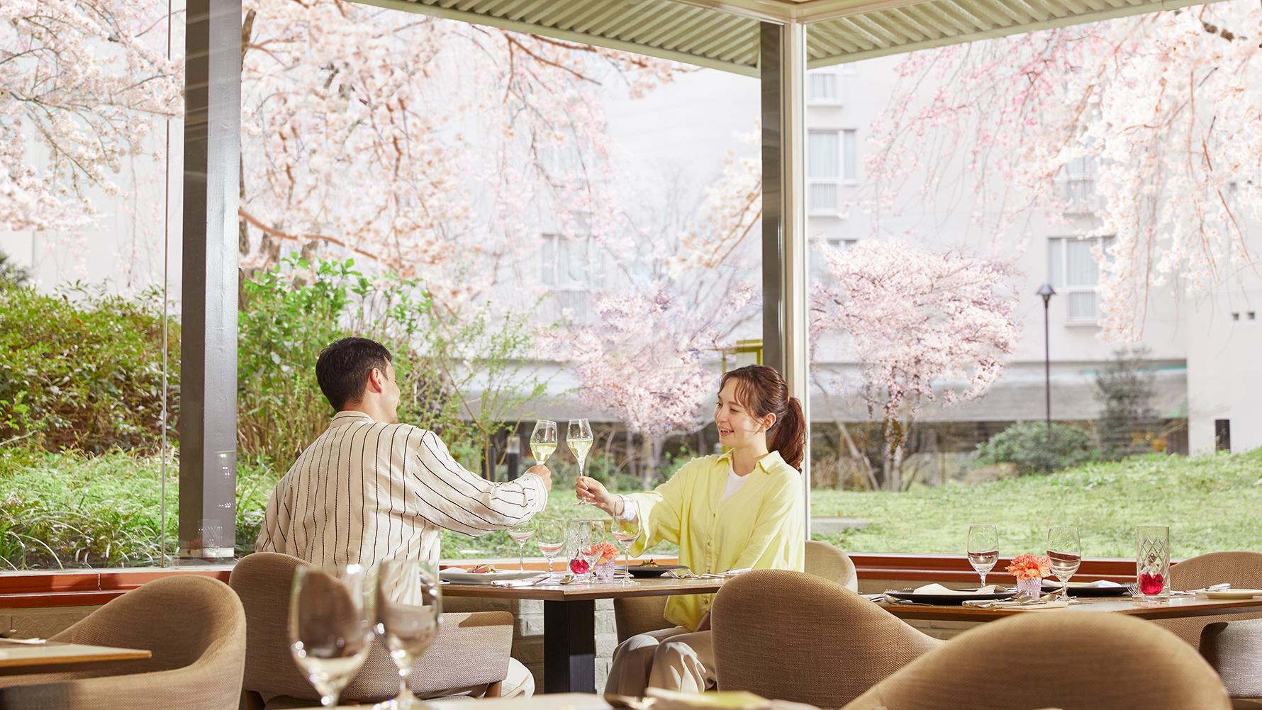 「春 × アート × スイーツ」で“あまいろ”なひとときをお楽しみください。